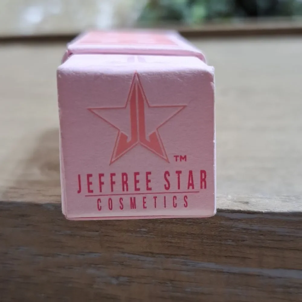NIB Jeffree Star Velvet Trap Red Affair